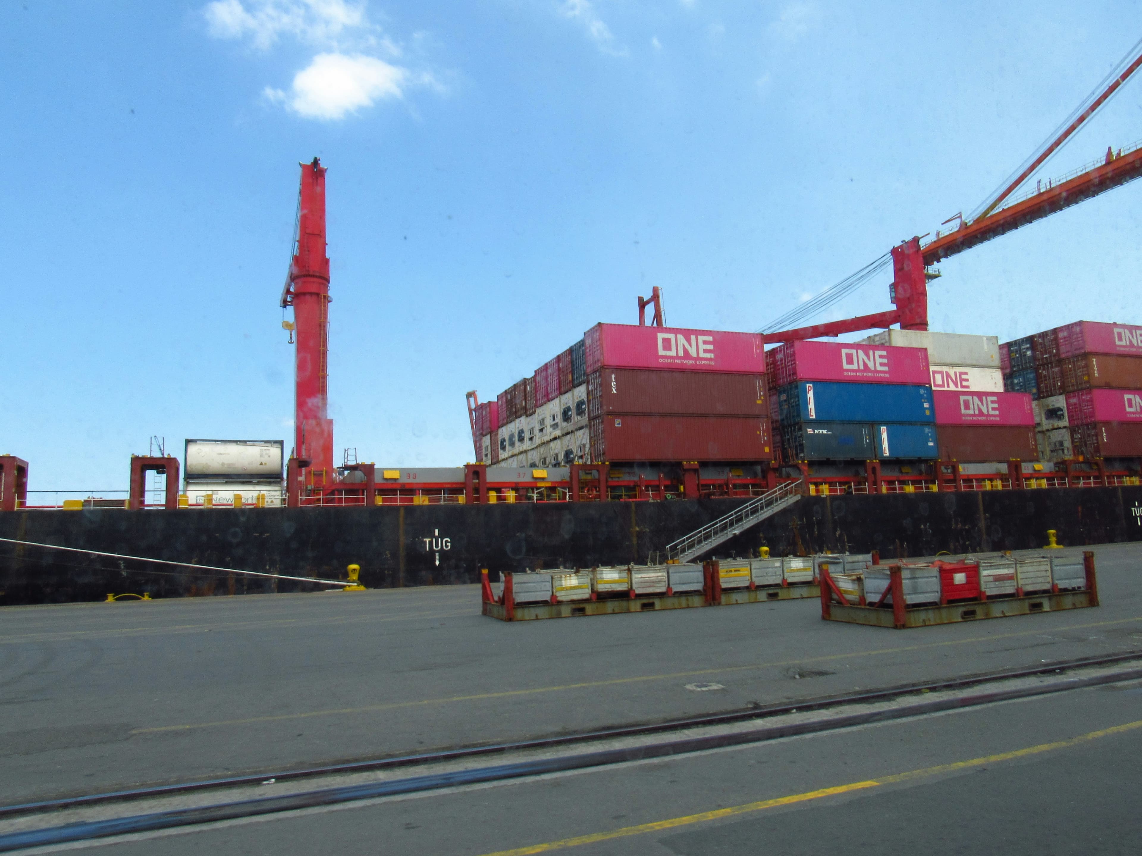 A Second Chokepoint at Risk: What Bab el-Mandeb Closure Means for API Shipping Routes